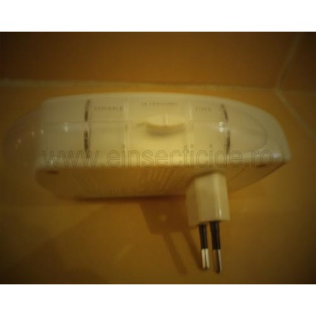 Aparat cu ultrasunete si unde electromagnetice impotriva soarecilor (150mp) - Pestmaster ZN1002